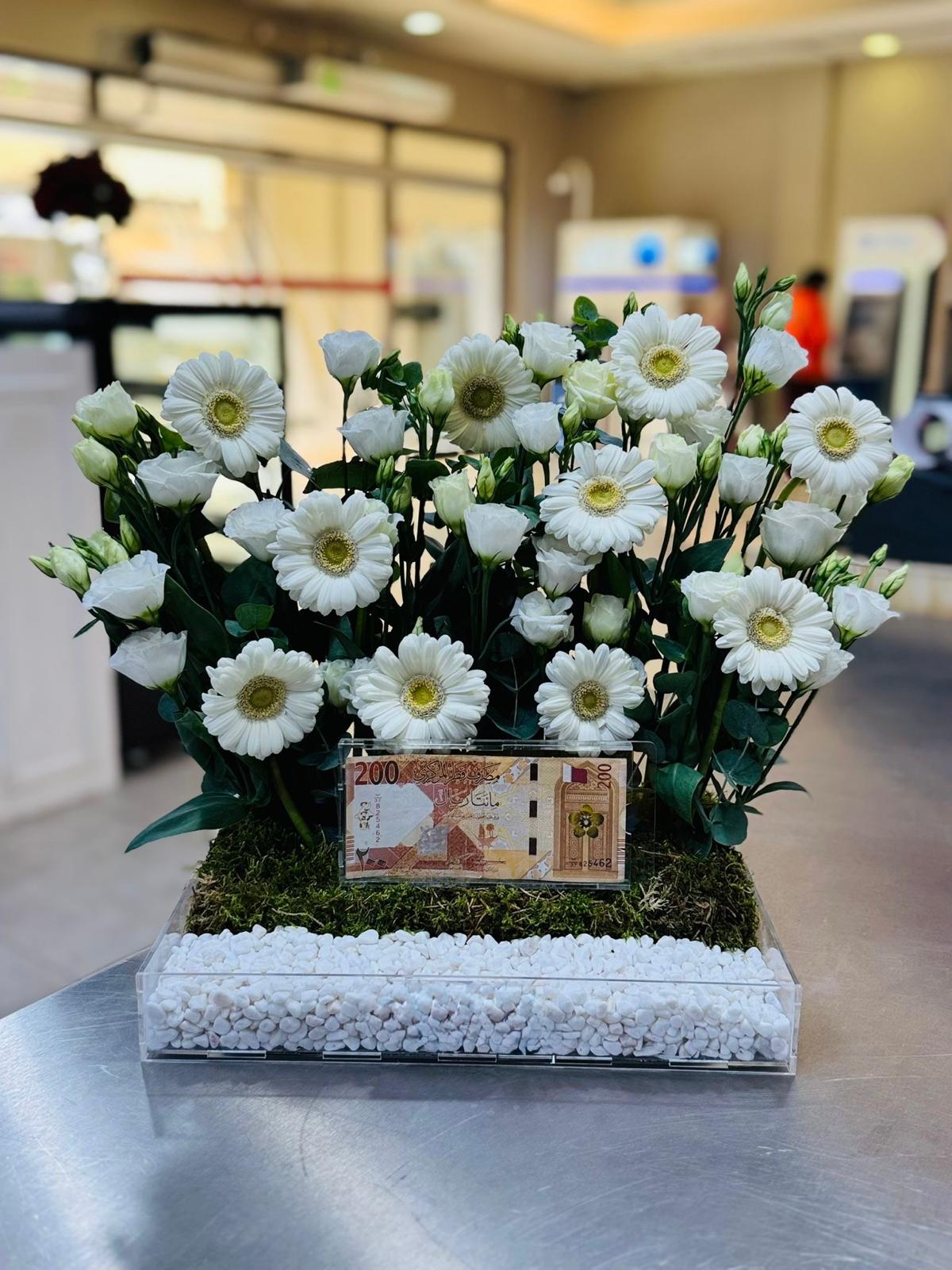 Luxurious White باقة بيضاء فاخرة